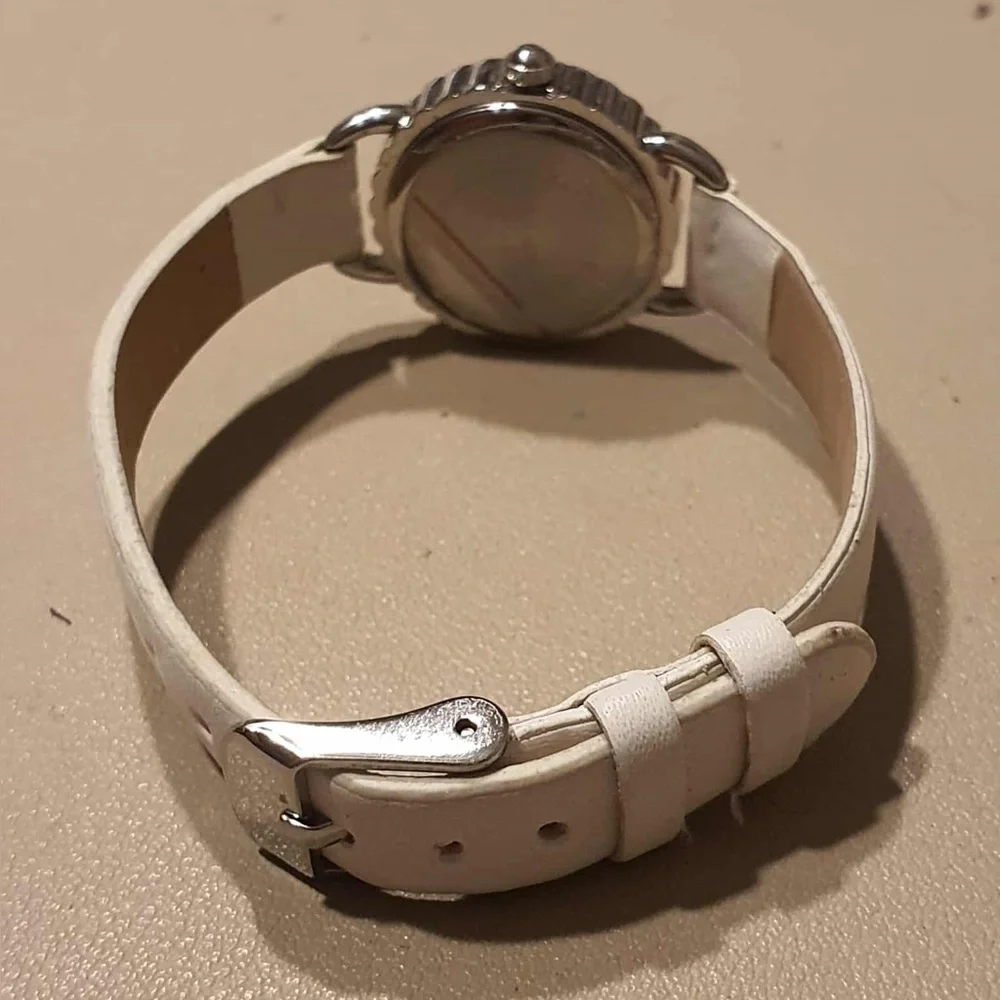 🦋10/$20🦋 Silver/White Leather Women's Watch - Picture 3 of 4
